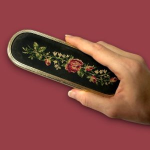 Vintage Elbise Fırçası 20x6 cm Goblen İşlemeli Pirinç Çerçeveli