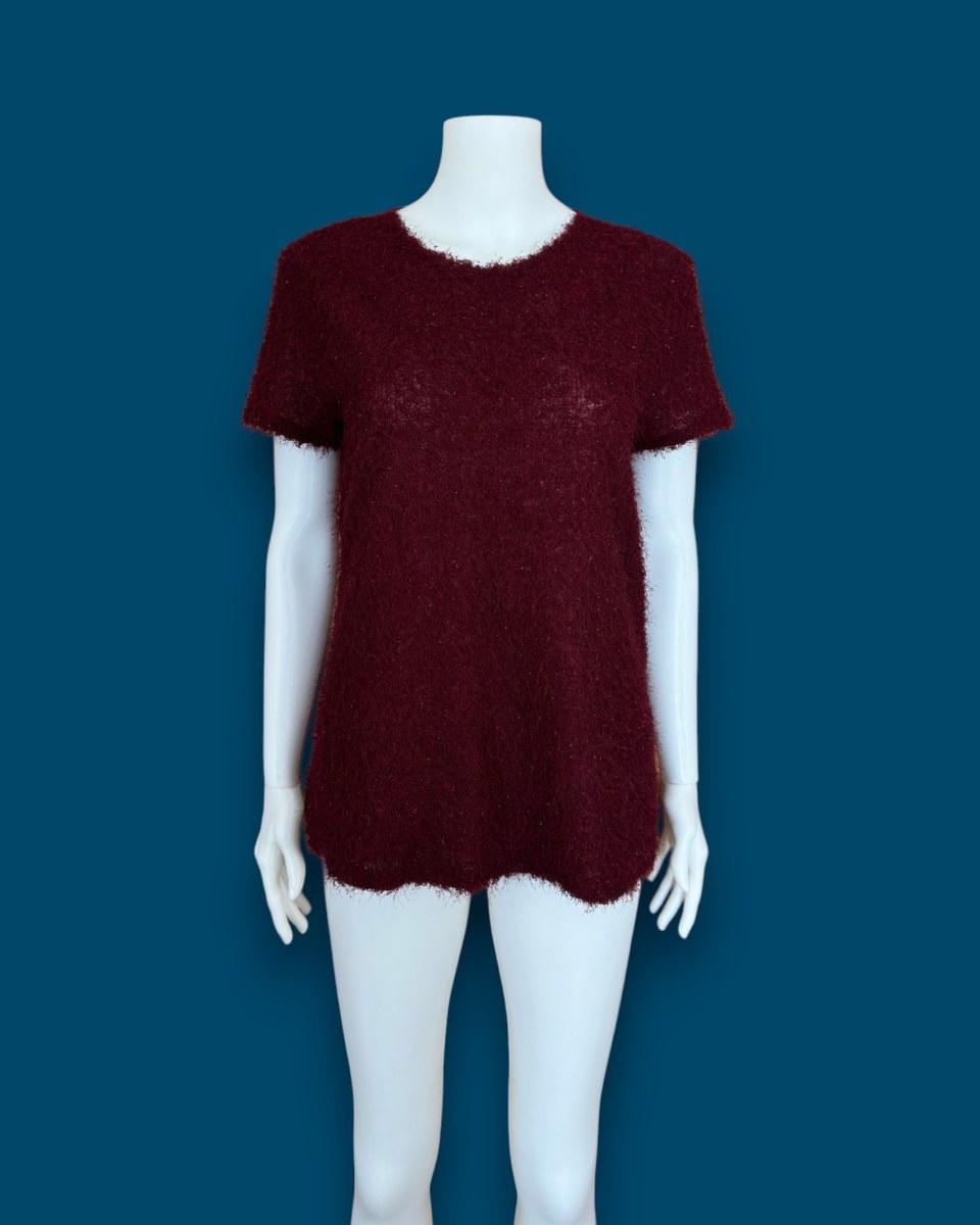 Bordo Tüylü Bluz — Simli, Kısa Kollu, Arkası Düğmeli