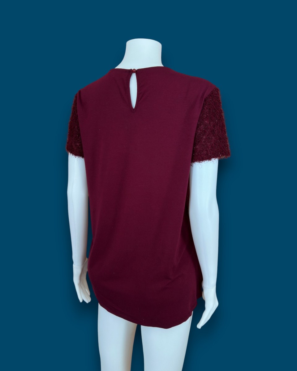 Bordo Tüylü Bluz — Simli, Kısa Kollu, Arkası Düğmeli
