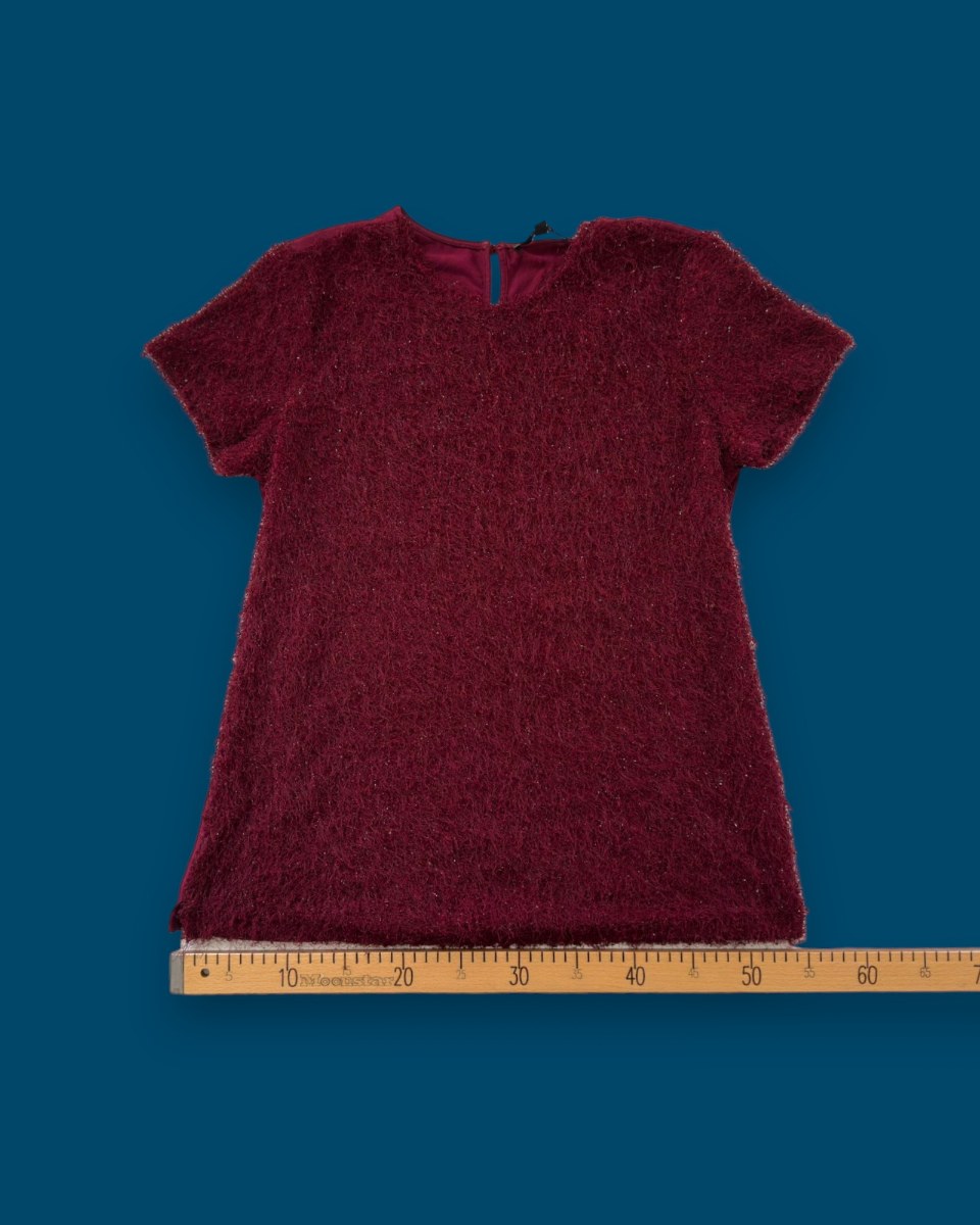 Bordo Tüylü Bluz — Simli, Kısa Kollu, Arkası Düğmeli