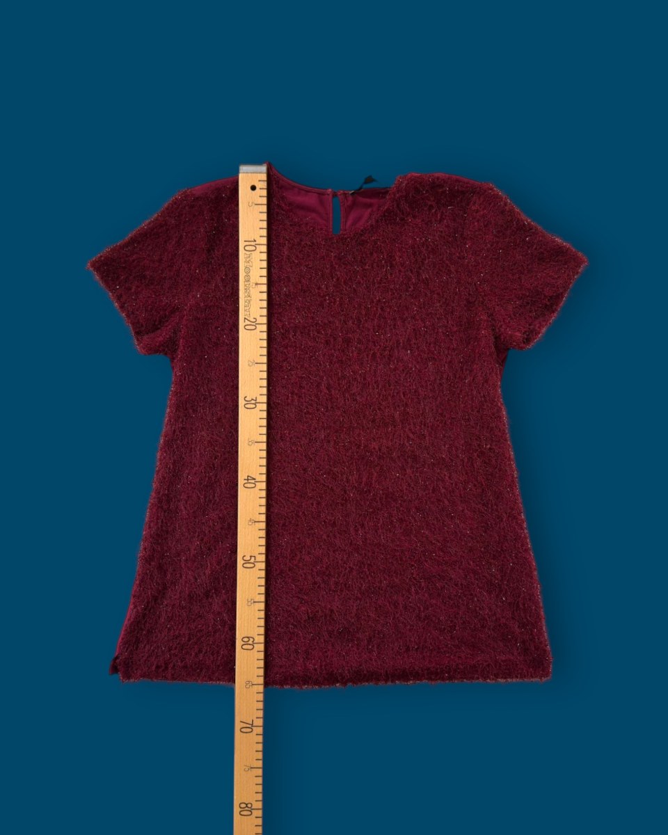 Bordo Tüylü Bluz — Simli, Kısa Kollu, Arkası Düğmeli