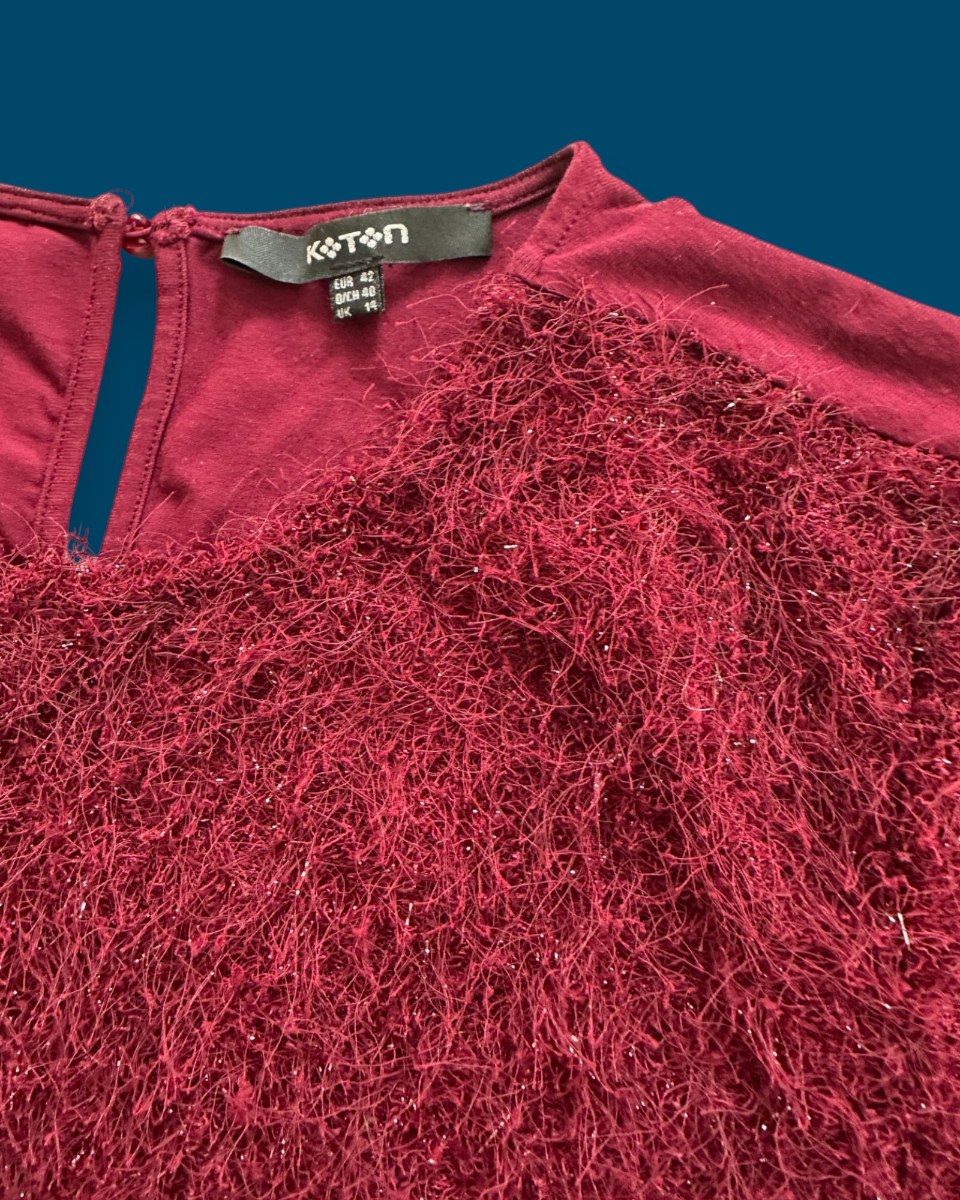 Bordo Tüylü Bluz — Simli, Kısa Kollu, Arkası Düğmeli